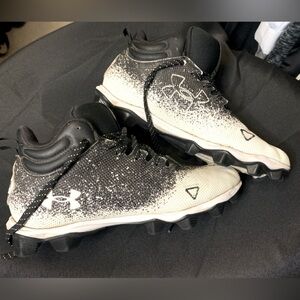 Under Armour Spotlight 2.0 Men’s football cleats in size 8.